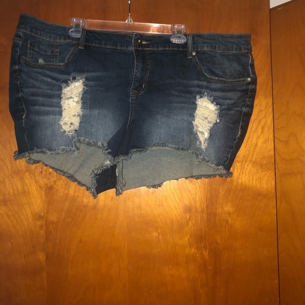 TORRID distressed jean shorts size 26